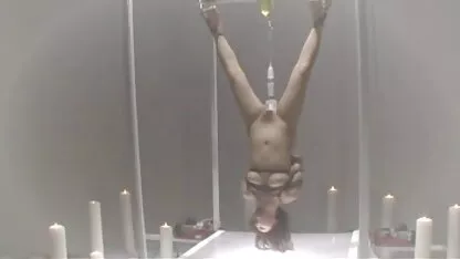 Queridos membros da puta, com buracos na parede. vídeo pornô de novinha