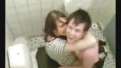 Ninfomaníaca mostra como fazer sexo em cima do vídeo pornografia pénis