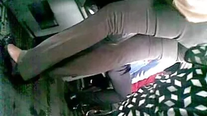 A mulher russa bebe porno fodeu em todos os buracos em estudantes de Peek