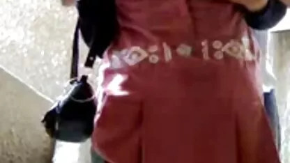 Karma vídeo de homem e mulher transando Water X faz um broche ao parceiro.