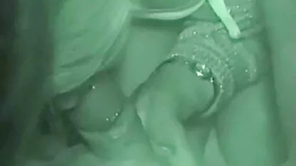 Os óculos masturbam-se videos porno whatsapp com um vibrador e fazem.