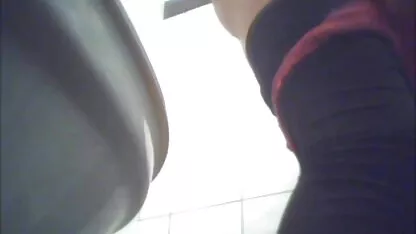 Raparigas nuas a usar vídeo de pornô da tigresa a tampa da moldura direita no fundo do falo masculino
