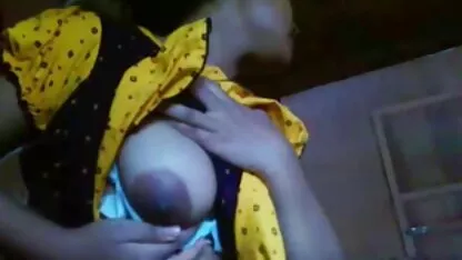 Um velho com óculos que levou a jovem Ninfo para sauna xxx arranjar dinheiro e a pila na floresta.