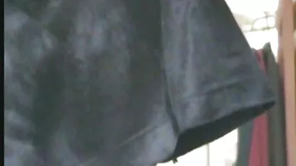 As raparigas de látex têm um duro golpe para o velho que vídeo pornô nacional amarrou